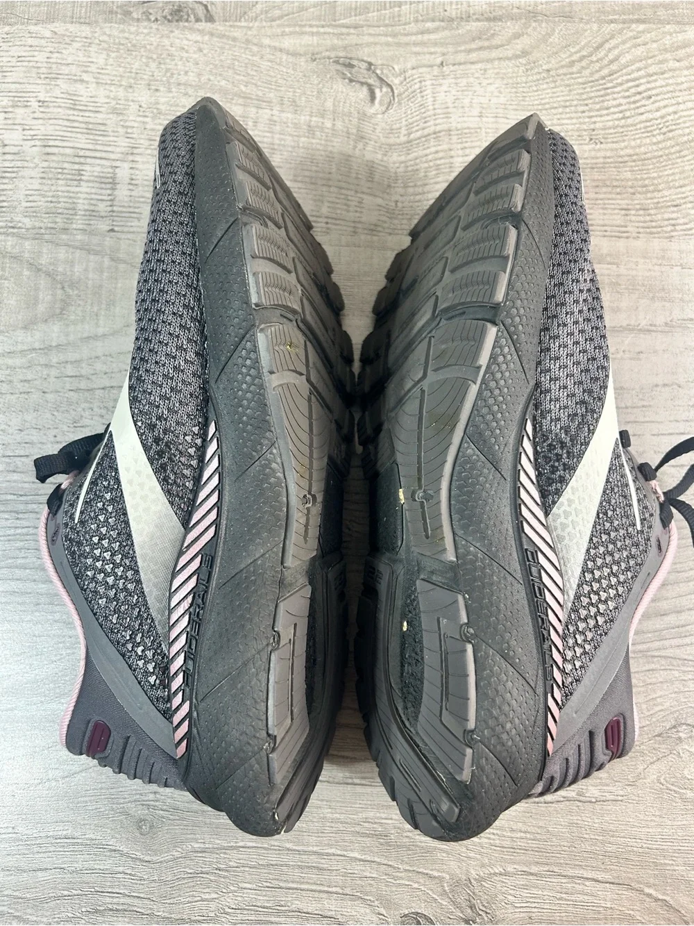 Brooks Adenaline GTS 22 Women’s Size 9.5 B Sneakers Black & Pink Running Shoes